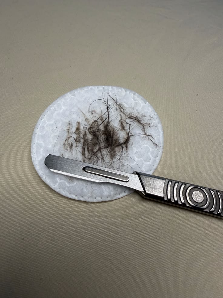 جلسة الديرما بلانينج (Dermaplaning) - صورة 1